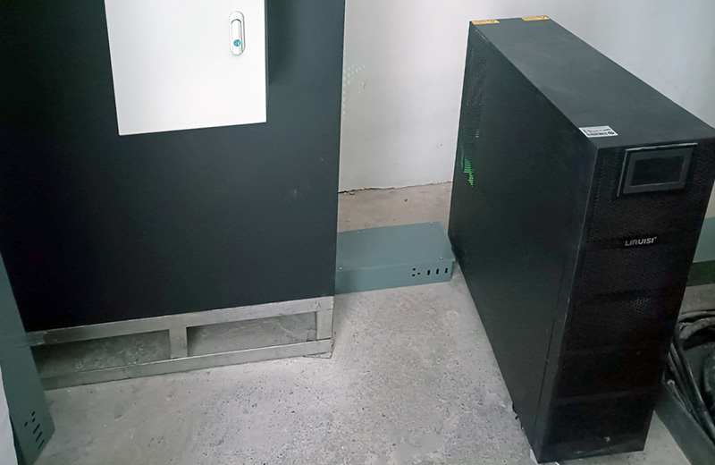 力锐斯UPS和蓄电池-岳阳楼区中心医院重症监护室